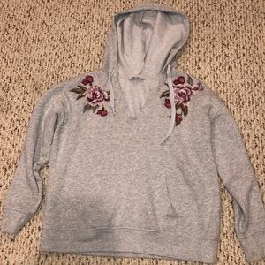 Gray hoodie, v-neck with flower patterns